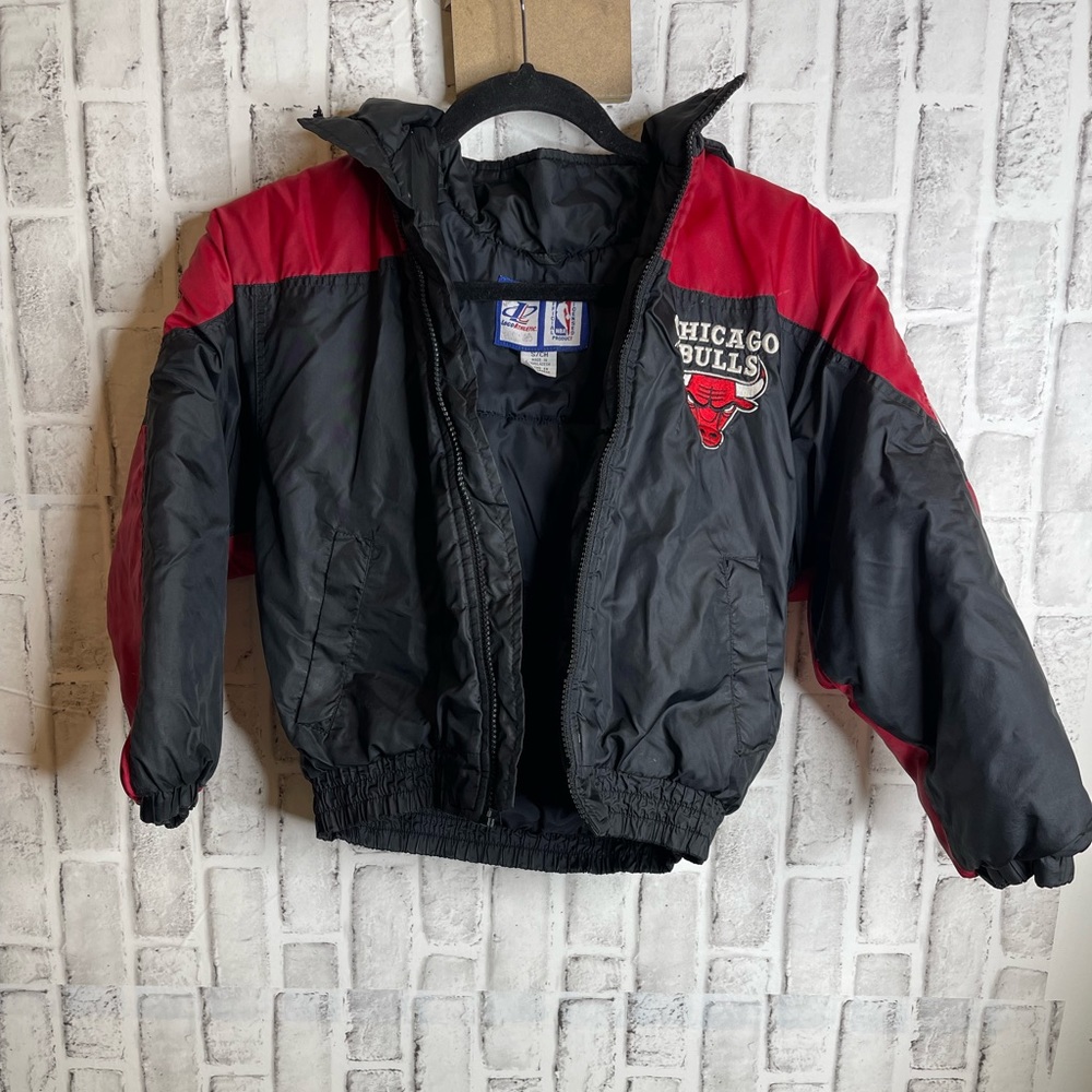 Vintage kids Chicago Bulls jacket. Zipper missing otherwise great condition.